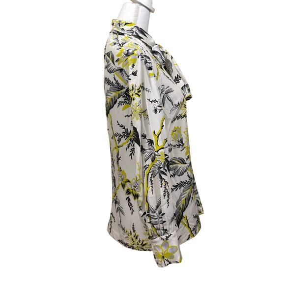 DVF white/black/green silk top, feminine, elegant, Parisian chic, artistic - Picture 2 of 6